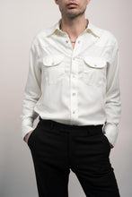 Load image into Gallery viewer, Western shirt in TENCEL® Garment dyed in off-white